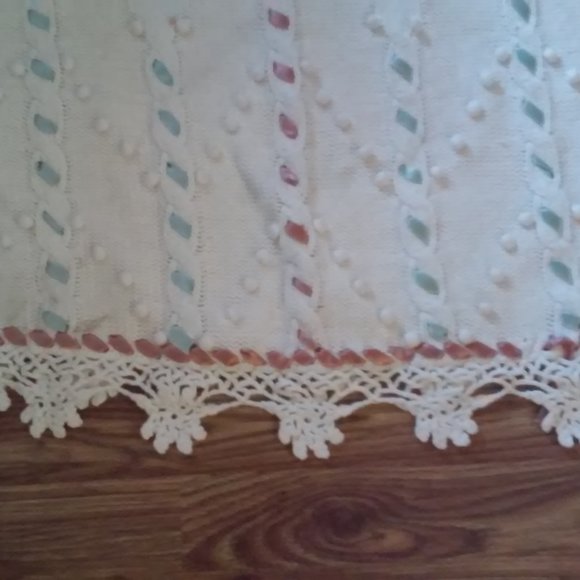 Beautiful White Ribboned Sweater 26" Long 24" Wide SZ L Never Worn with Pearls - Picture 6 of 8